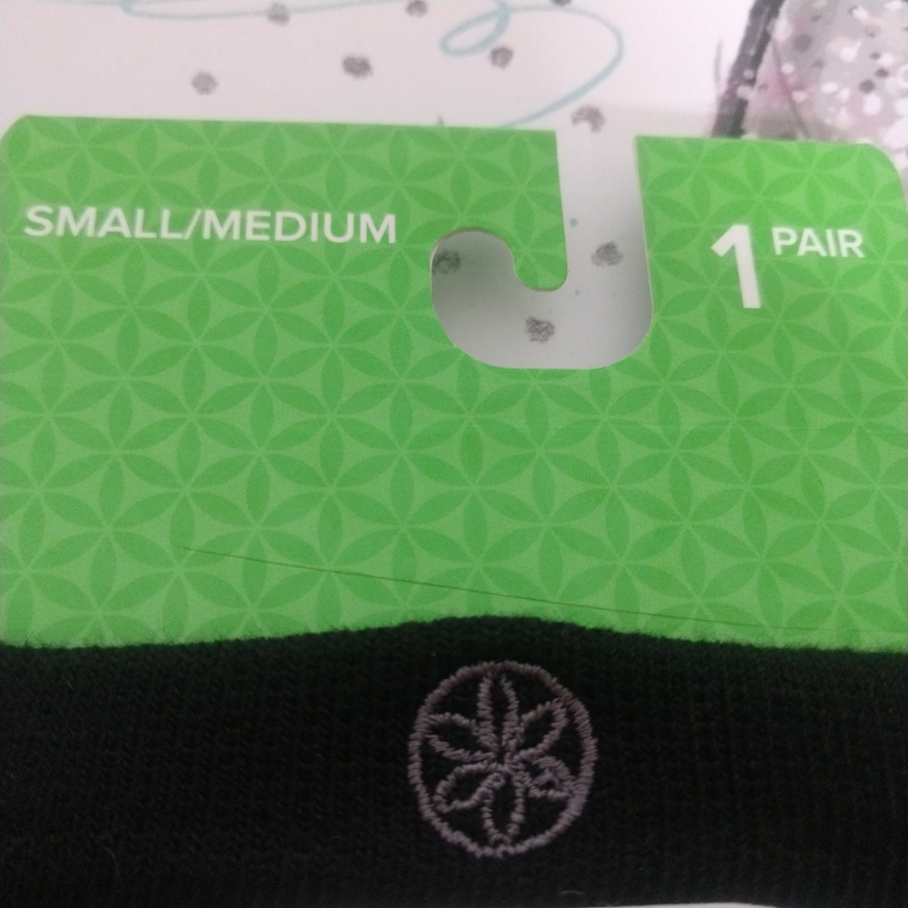 Gaiam Yoga Socks S/M - Picture 2 of 4